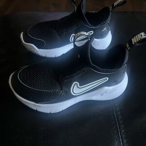 ❌SOLD❌Nike Kids Black and White Slip-On Sneakers